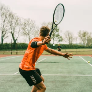 fit aan het tennisseizozen beginnen