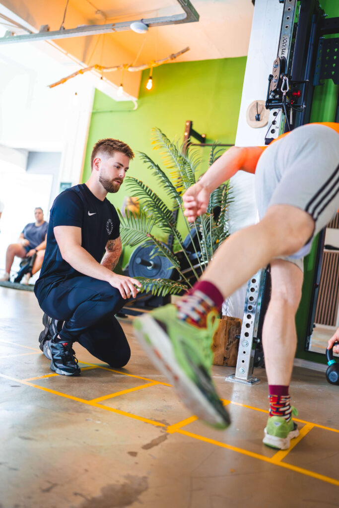 Client werkt met F3 Fysio therapeut aan versterken van hamstring