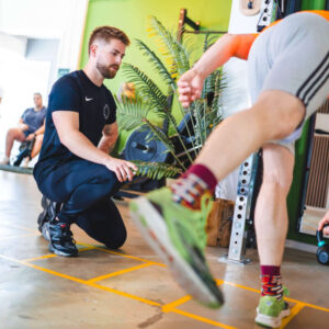 Client werkt met F3 Fysio therapeut aan versterken van hamstring