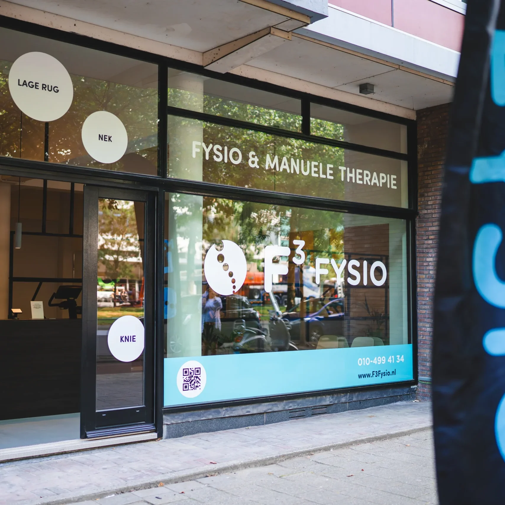 Buitenaanzicht F3 fysio mariniersweg met handelingen voor klachten als lage rug, nek en knie.